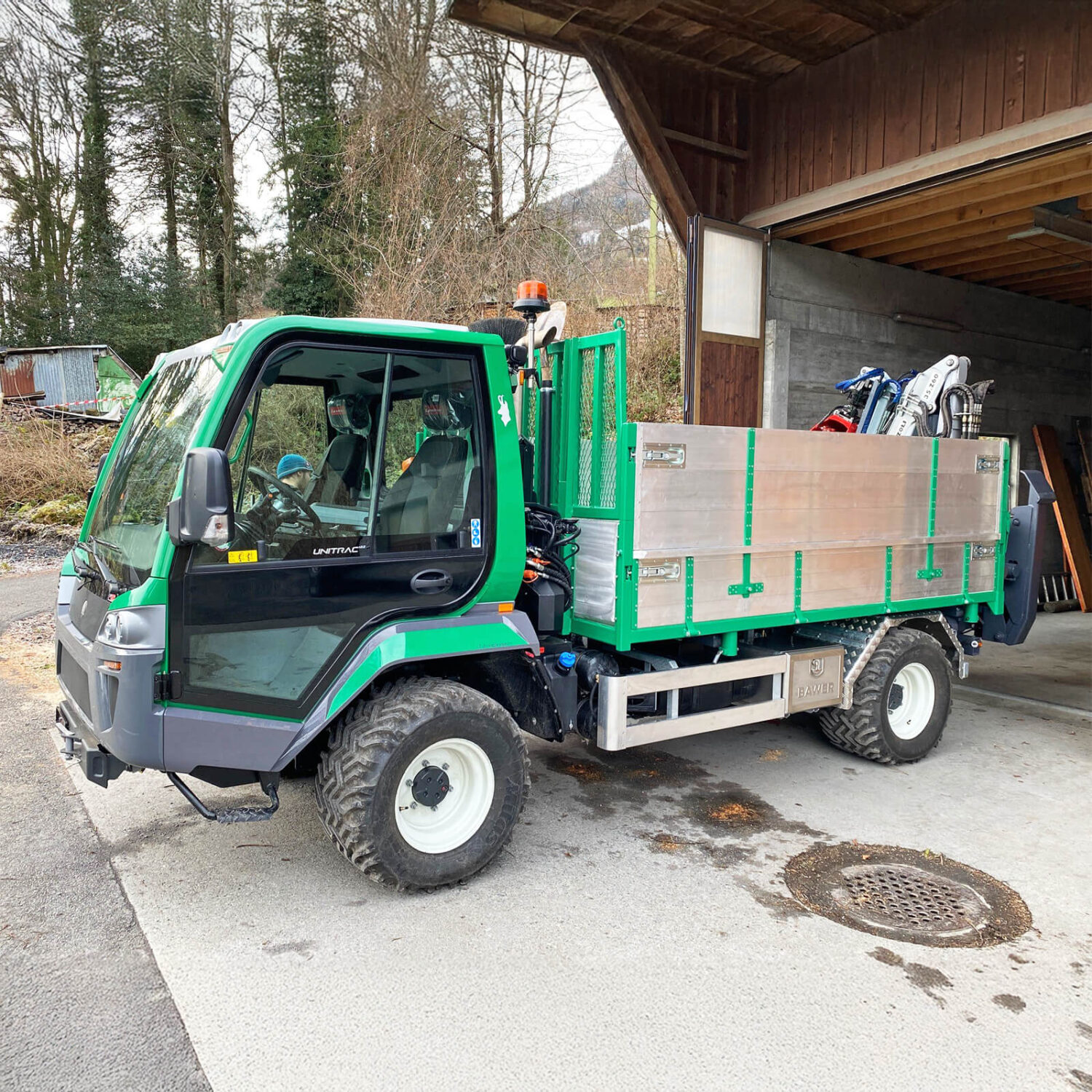 Lindner Unitrac 122 mit drei Seitenkipper, Forstbetrieb Attinghausen