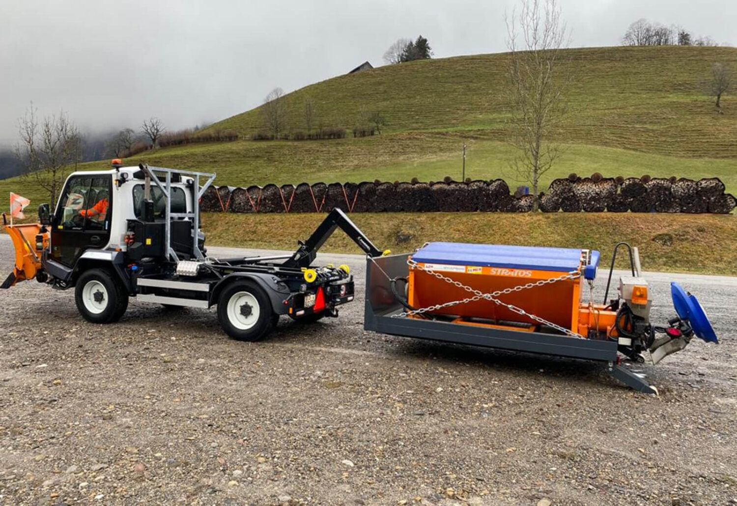 Lindner Unitrac 122 mit Hackengerät, Gemeinde Bubikon