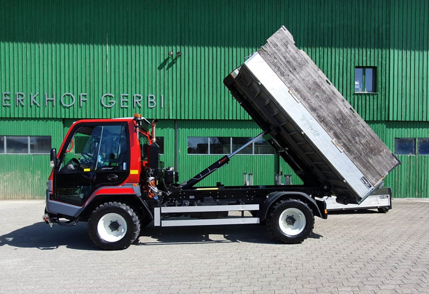 Lindner Unitrac 112 mit Hiab Hackengerät XR 5, Gemeinde Seengen